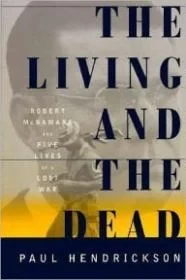 Living and the Dead, The - Robert McNamara and Five Lives of a Lost WarHendrickson, Paul