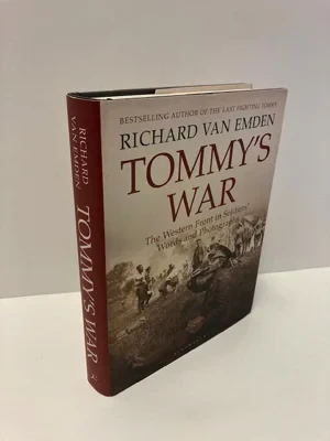 Tommy's War: The Western Front in Soldiers' Words and PhotographsEmden, Richard van